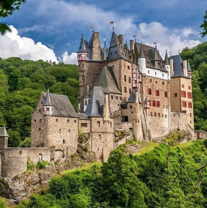 Burg_Eltz_01
